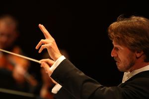 Marc Albrecht à la tête du Philharmonique. (Photo DNA - Jean-François Badias) 